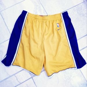 Mens Vintage Nike Lakers Shorts size XL
